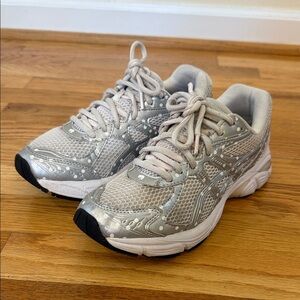 Beams x ASICS x papergirl women’s white silver sneaker US 5.5